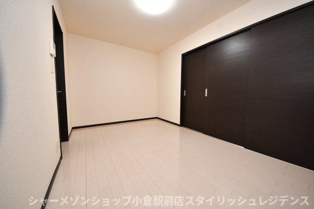 リファレンス大里原町の居間・リビング
