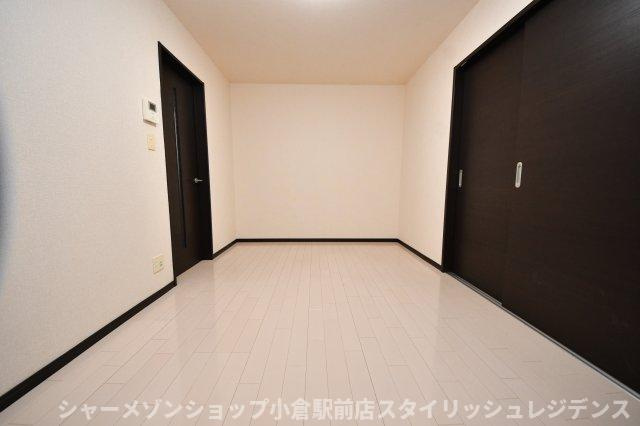 リファレンス大里原町の居間・リビング