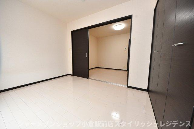 リファレンス大里原町の居間・リビング