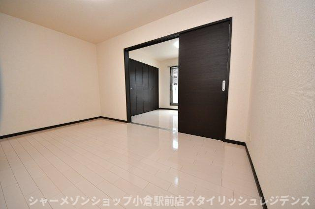 リファレンス大里原町の居間・リビング