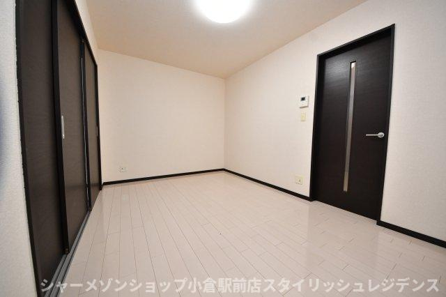 リファレンス大里原町の居間・リビング