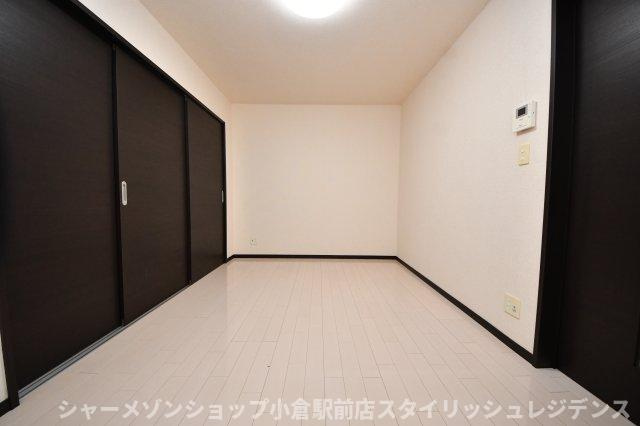 リファレンス大里原町の居間・リビング