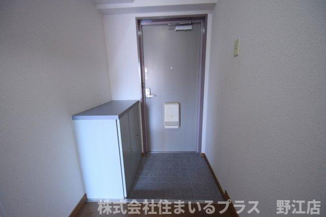 三神マンションの玄関