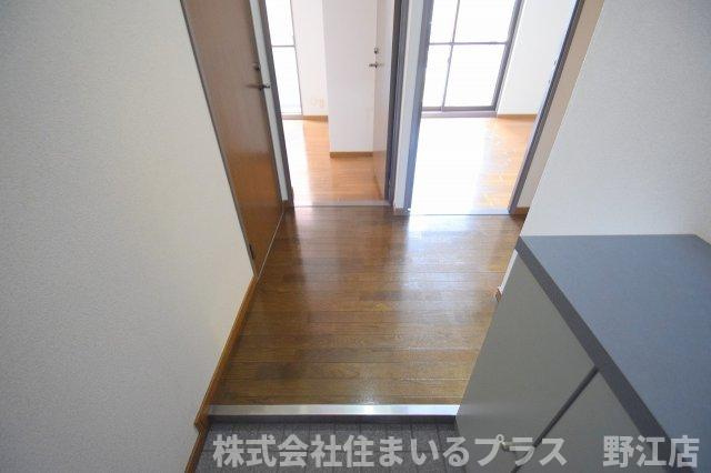 三神マンションの玄関