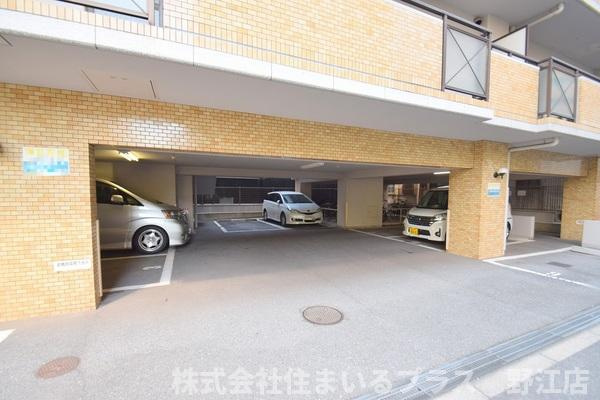 三神マンションの駐車場