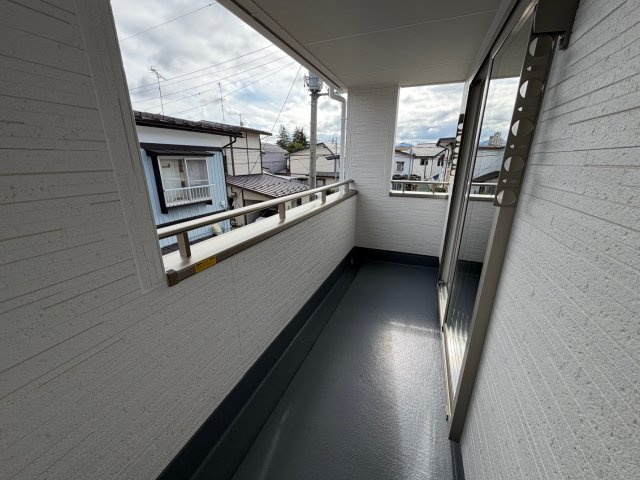 盛岡市山岸２丁目のバルコニー|キャンプ用の椅子やテーブルを置いてお家キャンプが楽しめます