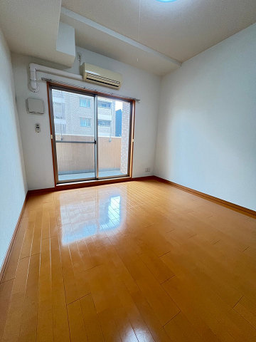 オーキッドレジデンス塚本の寝室|落ち着いて過ごせるお部屋なので、寝室にいかがでしょうか