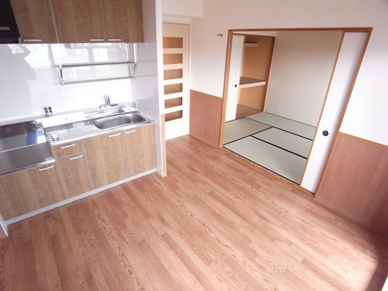大阪市西淀川区歌島２丁目の賃貸マンションの居間・リビング|こちらの居間で趣味の時間をお楽しみください