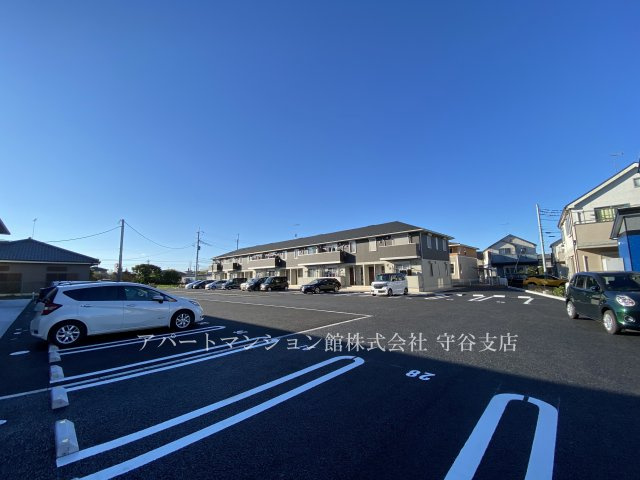 アビタシオンプリュネⅡの駐車場