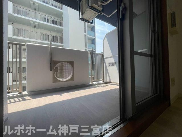 レジディア三宮東のバルコニー