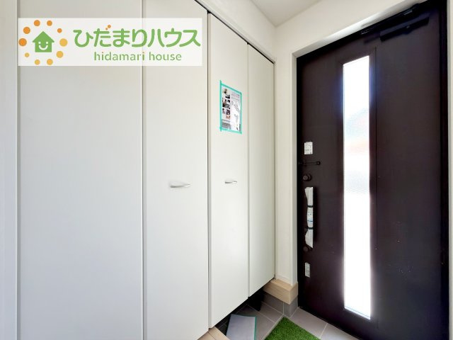 【玄関】 | 土浦市小松第7　新築戸建　5号棟 | 丁度良い靴箱のサイズ♪これだけあれば家族全員の靴がしまえてスッキリ(^O^)