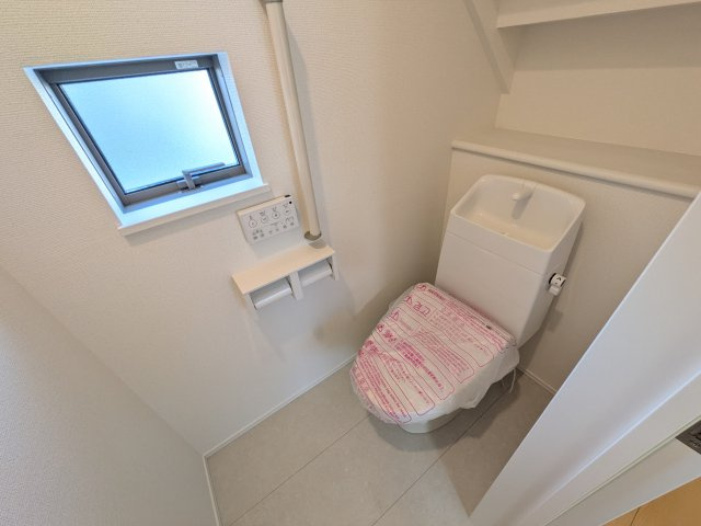 常陸大宮市宇留野334番　新築戸建て　C号棟のトイレ|高い節水性能で、水道代を大幅にカット。環境とお財布に優しく、家計をしっかりサポートします。
