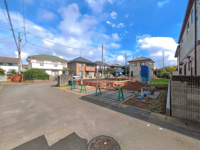 牛久市さくら台1丁目　新築戸建　A号棟の前面道路含む現地写真