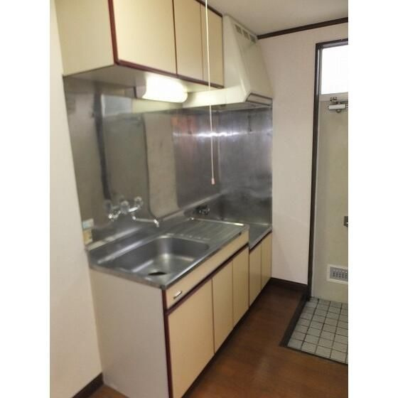町田市常盤町のアパートの玄関