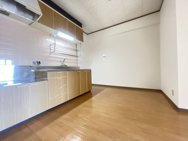 寝屋川市川勝町の賃貸マンションの内装