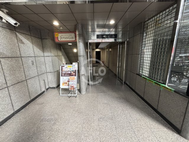 三栄ビルのエントランス|三栄ビル