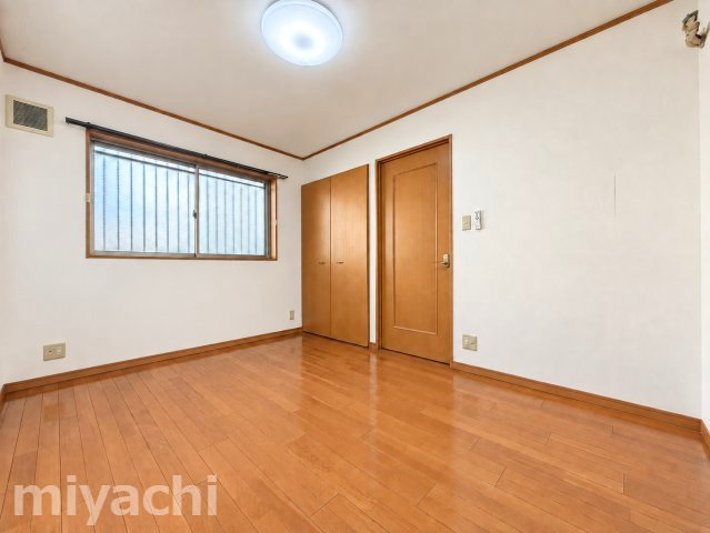 アップルコートの洋室