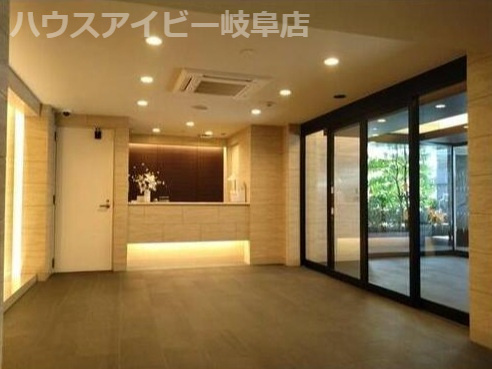 プレサンスロジェ岐阜長良橋通り2階部分！総戸数126戸の大型マンション！築6年！ペットの飼育可能♪のエントランス|プレサンスロジェ岐阜長良橋通り2階部分！総戸数126戸の大型マンション！築6年！ペットの飼育可能♪