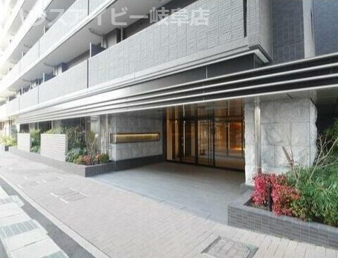 プレサンスロジェ岐阜長良橋通り2階部分！総戸数126戸の大型マンション！築6年！ペットの飼育可能♪のエントランス|プレサンスロジェ岐阜長良橋通り2階部分！総戸数126戸の大型マンション！築6年！ペットの飼育可能♪
