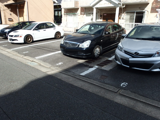 フォンテーヌⅡの駐車場