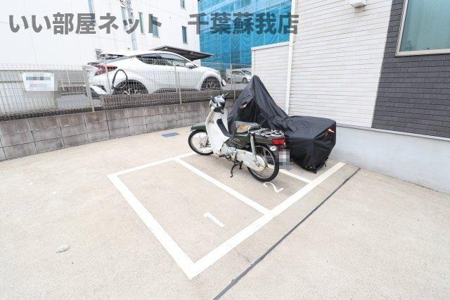 リブリ・フェニックスの駐車場|バイク置場