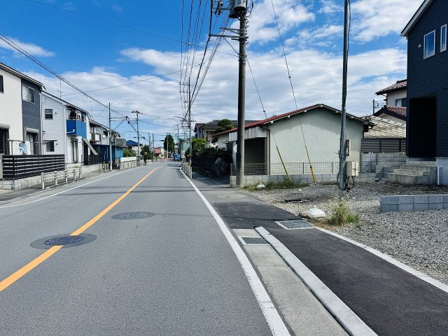 八王子市　下恩方町　新築一戸建て　３７期の前面道路含む現地写真|～北側9.85ｍ道路に面しています～
