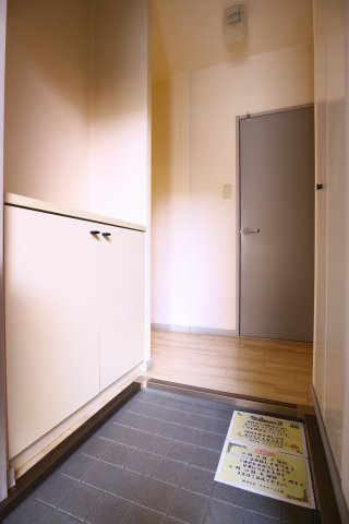 神戸市西区北別府５丁目のアパートの玄関
