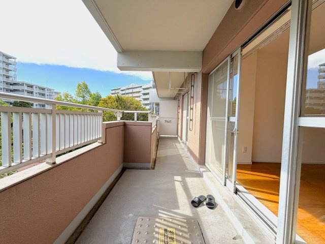 南東向きバルコニーには幅も広くお洗濯物を沢山干すことが出来ます