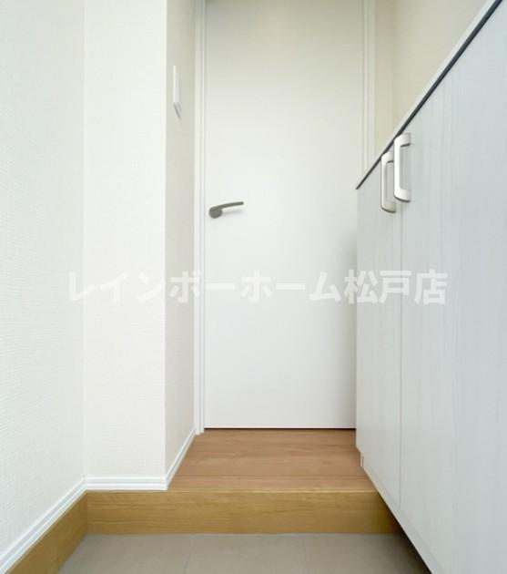 シオンB棟の玄関
