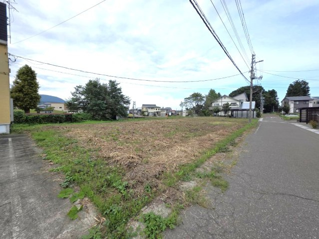 妙高市小出雲町売地の前面道路含む現地写真
