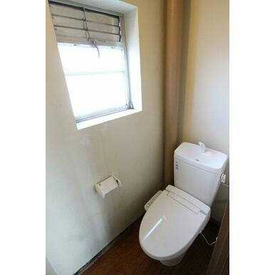 グレースタカツキ3号棟のトイレ|コンパクトで使いやすいトイレです※別号室のお写真になります。