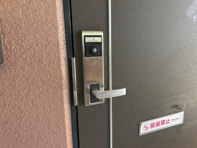 ラファエルの内装|玄関ドア