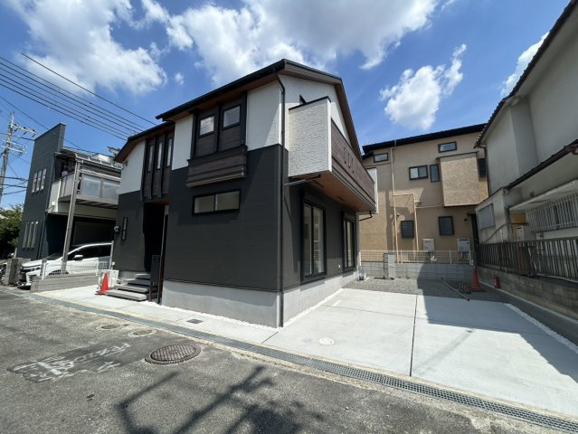 枚方市楠葉丘1丁目　新築戸建て　の前面道路含む現地写真|駐車スペースあり
