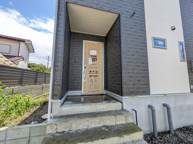 八王子市　下恩方町　新築一戸建て　３７期の玄関|～玄関は安心のWロックキーを採用～