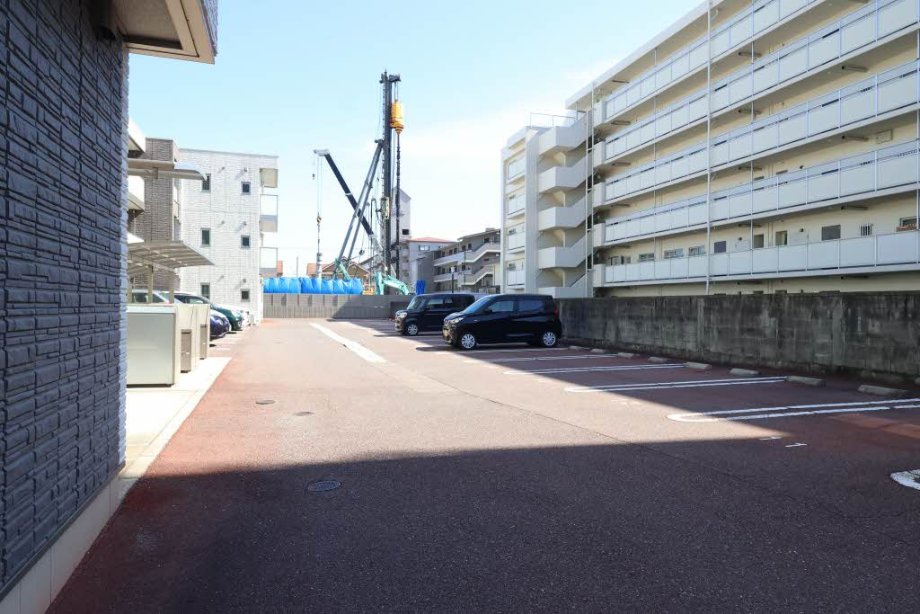 ライブ庚午北 Gの駐車場