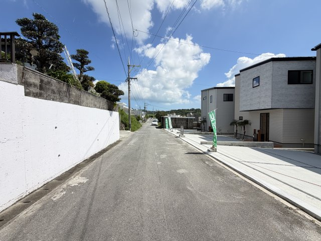 南城市玉城前川（全3棟）2号棟の前面道路含む現地写真|※北側道路6.2ｍ♪