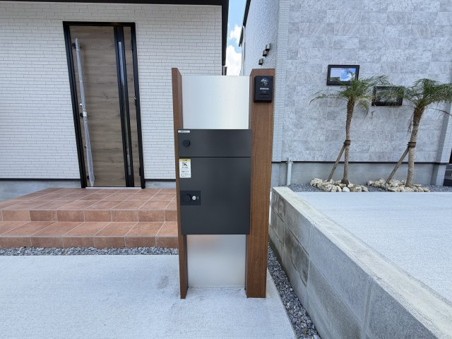 南城市玉城前川（全3棟）2号棟の設備|2号棟　TVモニター付きインターフォン♪鍵付きポスト♪