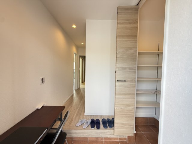 南城市玉城前川（全3棟）2号棟の玄関|2号棟　靴もすっきり収納♪SIC付玄関♪