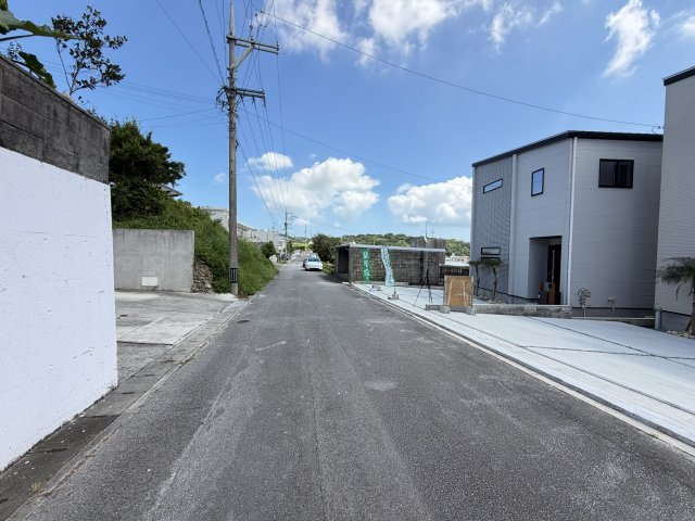 南城市玉城前川（全3棟）2号棟の前面道路含む現地写真|※北側道路6.2ｍ♪