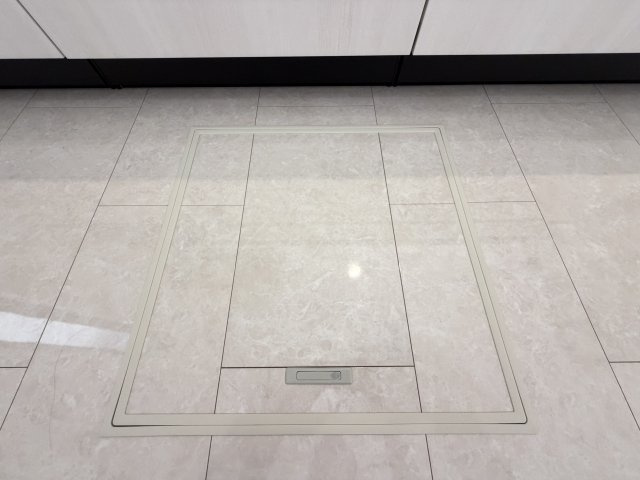 南城市玉城前川（全3棟）2号棟のキッチン|2号棟　床下収納♪