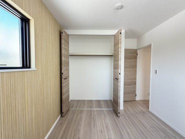 南城市玉城前川（全3棟）2号棟の収納|2号棟　洋室5.2帖+収納付き♪