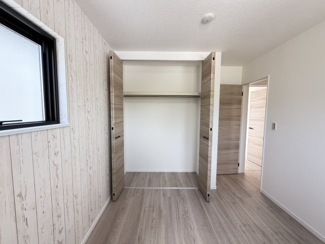南城市玉城前川（全3棟）2号棟の収納|2号棟　洋室5.2帖+収納付き♪