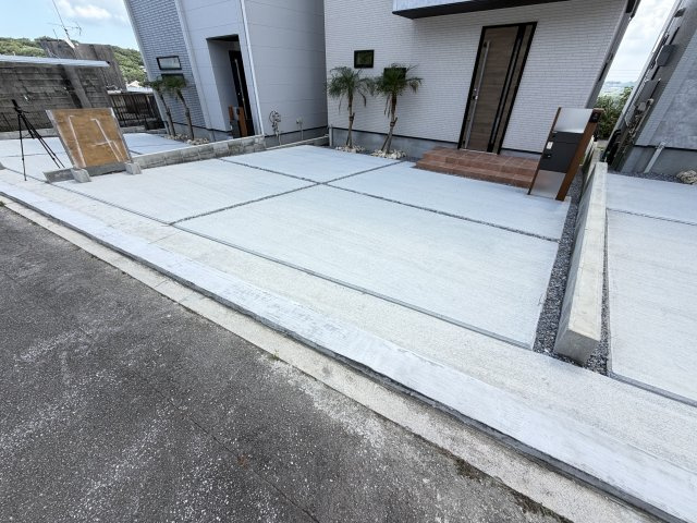 南城市玉城前川（全3棟）2号棟の駐車場|2号棟　並列駐車3台可♪