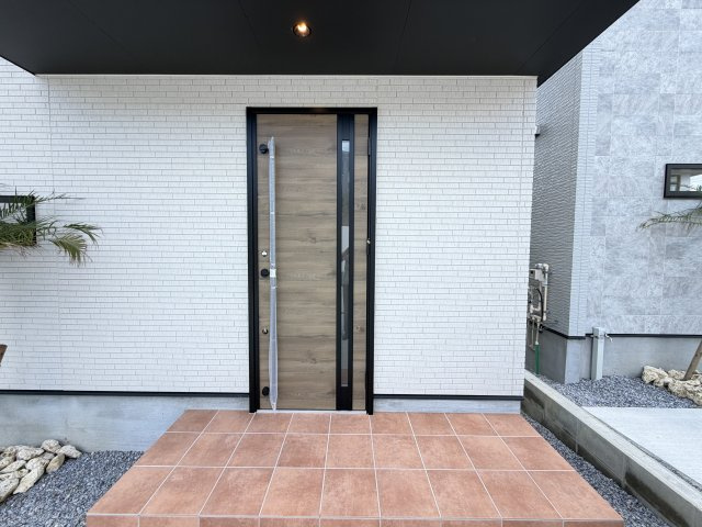 南城市玉城前川（全3棟）2号棟の玄関|2号棟　玄関♪