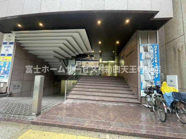 大起興産長堀橋ビルのエントランス