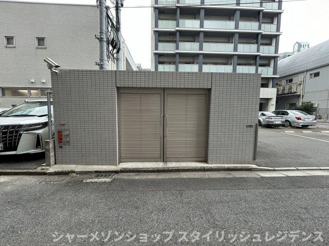 ZEGUNAの駐車場