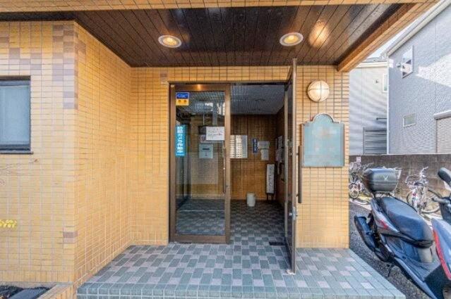 アーバンヒルズ福生のエントランス
