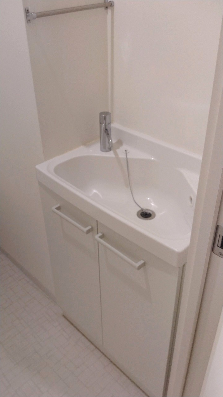 ひがしレジデンスの洗面所|トイレ手洗いカウンター