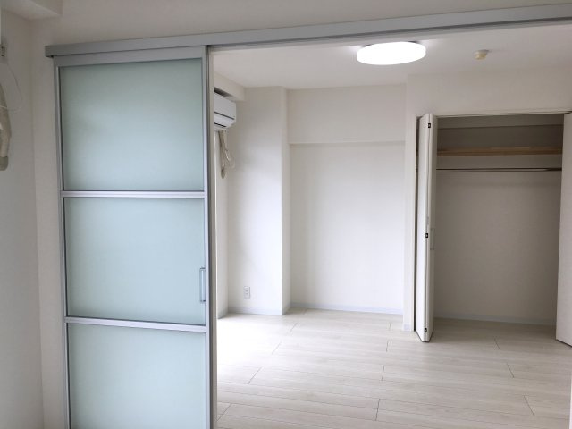 ひがしレジデンスの洋室|大きなクローゼット
