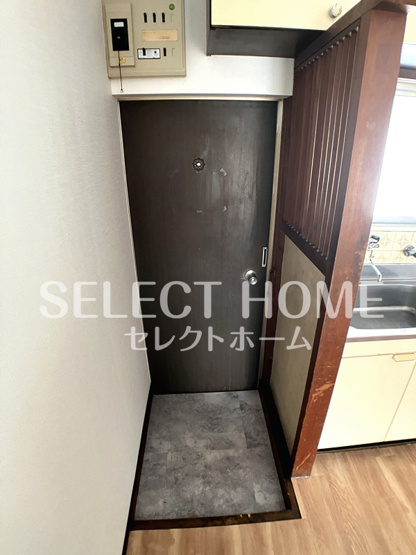 【玄関】 | コーポ新栄 | 明るい玄関です